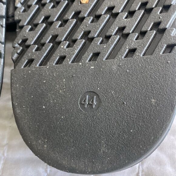 H Velcro slides size 44 NWT adjustable strap for comfort fits 10-11 - Picture 6 of 8